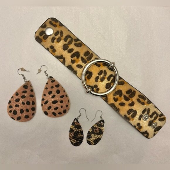 Leopard Bracelet Earrings Faux Fur Adjustable 3 Piece Set - Picture 1 of 7